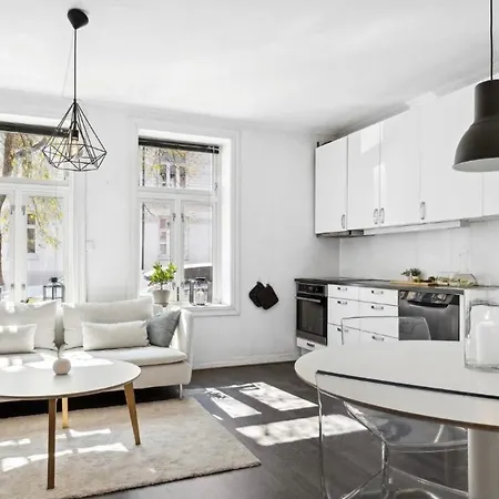 Modern Close To The Center شقة