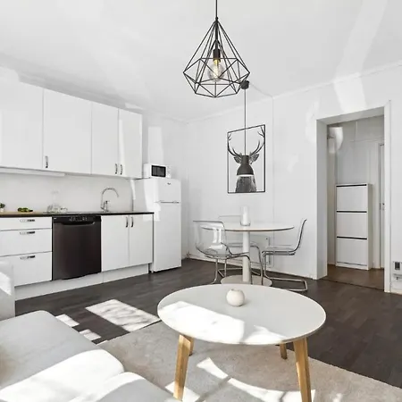 Modern Close To The Center شقة